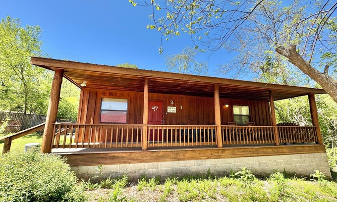 Mountain View Cabin | Gone With The Wind #47 New cabin to VRBO walking distance from courthouse square