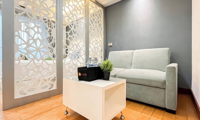 Jatinegara Apartment | Good Location Studio At Apartment Tamansari The Hive Near Lrt Station