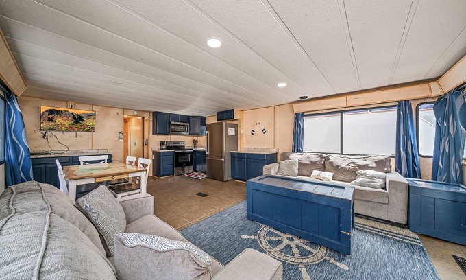 Byrdstown Boat Rental | Good Times - 4 bedroom/Jack&Jill Bathrooms Houseboat with everything you need