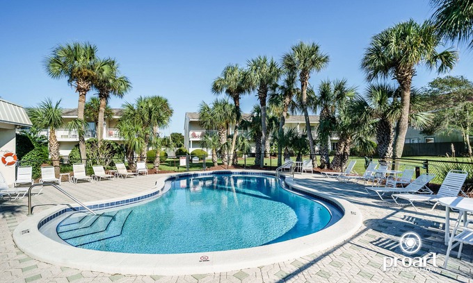 Emerald Waters Village House | GOOD TIMES AND TAN LINES 0.6 miles away from beach