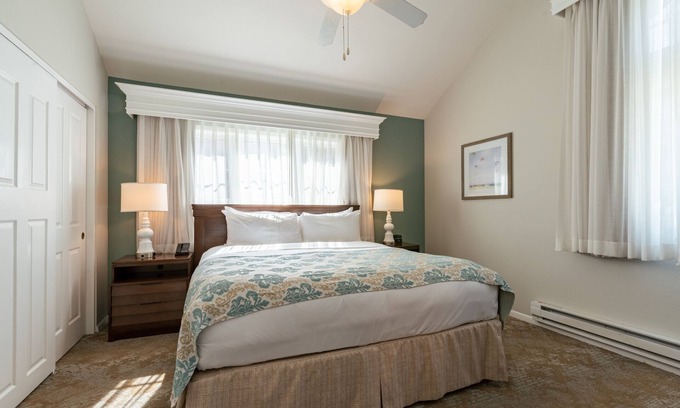 Del Mar Hotel | Good-Value Accommodation! 3 Convenient Units, Kitchen, Onsite Parking!