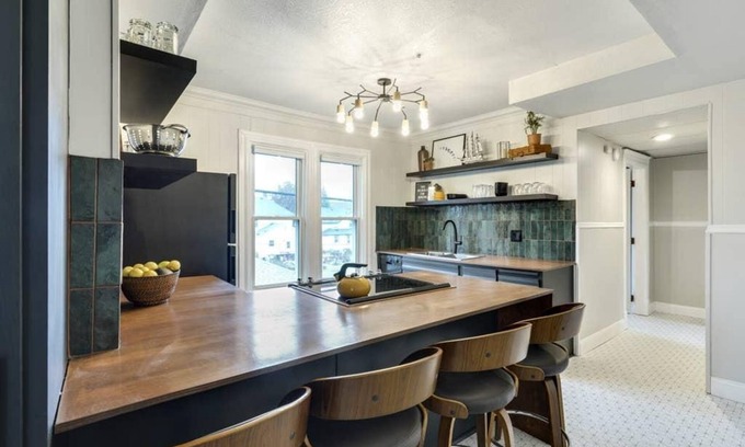 Northeast Minneapolis House | Good vibes only live here! New, sassy, and oh-so-much fun just happened in Northeast, Minneapolis