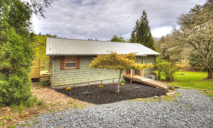 Blue Ridge Cottage | Good Vibes | Private Stocked Pond | Hot Tub | Fire Pit