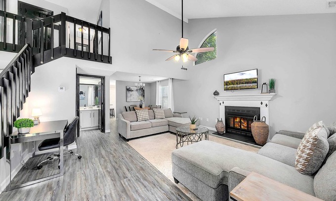 Town Center House | "GoodKarma Rentals"=Refreshed Kennesaw Serene Haven In A Peaceful Nhood, Next To