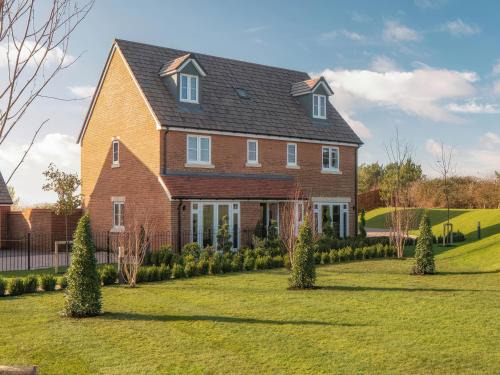 Chichester House | Goodwood Retreat