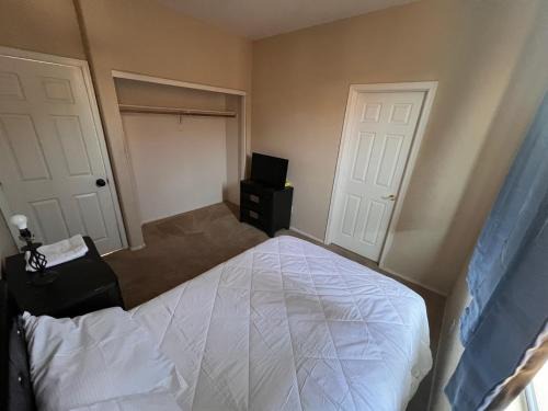 Palm Valley House | Goodyear Cul-de-sac Room 2