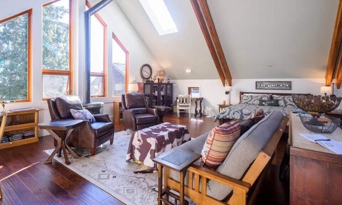 Mount Vernon Other | Gooserosa Bed & Breakfast farm