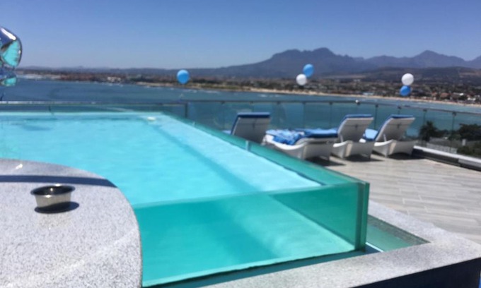 Mountainside Apartment | GORDON's SHORE LUXURY APARTMENTS - Solar Powered