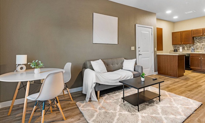 Spring Branch House | Gorgeous 1BR in Great location