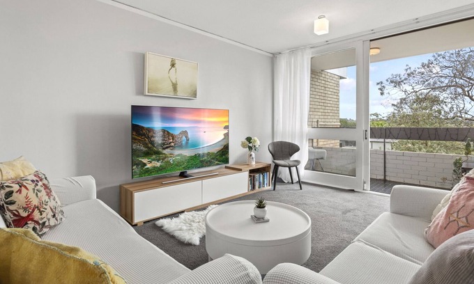 Cremorne Apartment | Gorgeous 2-Bed Apartment with Pristine Views