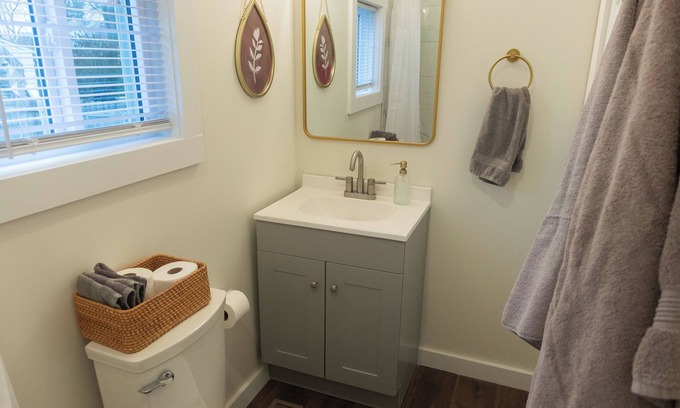Dayton House | Gorgeous 2 Bed Home in Dayton