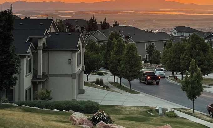 North Salt Lake House | Gorgeous 2 bed townhome with skiing, hiking, biking, 10 min SLC.