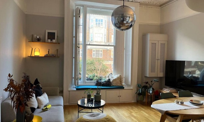 Camden Condo | Gorgeous 2 bedroom flat in charming Swiss Cottage