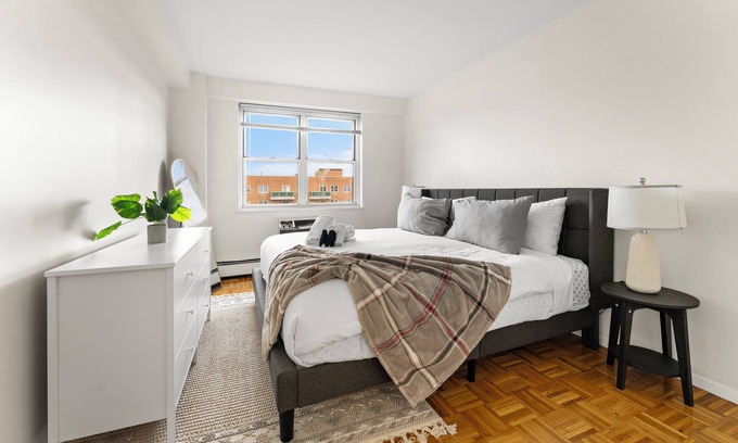Brookline Apartment | Gorgeous 2BR Next to BU 1738