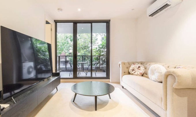 Elwood Apartment | Gorgeous 2brm in leafy Elwood