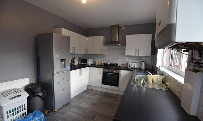Tremorfa House | Gorgeous 3 Bedroom House Near Cardiff City Center