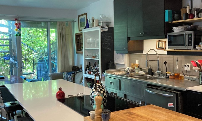 Little Portugal House | Gorgeous 3 bedroom in West-End Toronto, Close to U of Toronto, TMUn