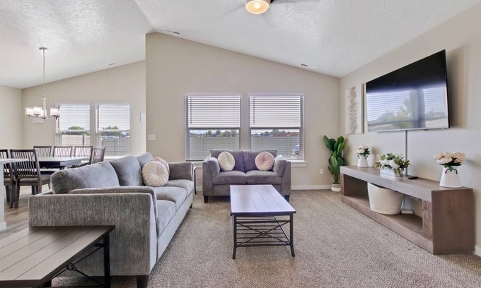Meridian House | Gorgeous 3 Bedroom Private Custom Home in Central Meridian