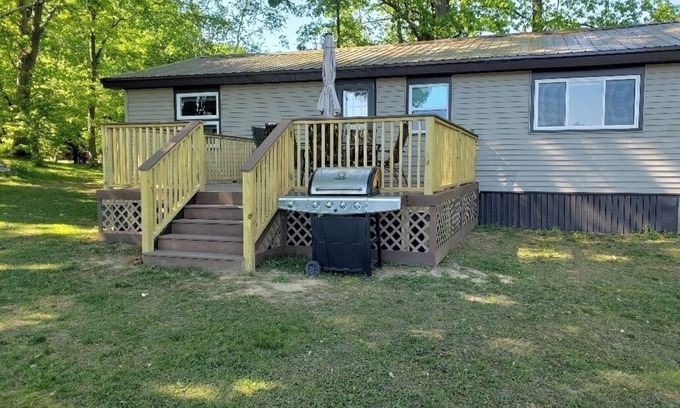 Sandy Creek Cabin | Gorgeous 3 Bedroom Cabin Located in Sandy Pond