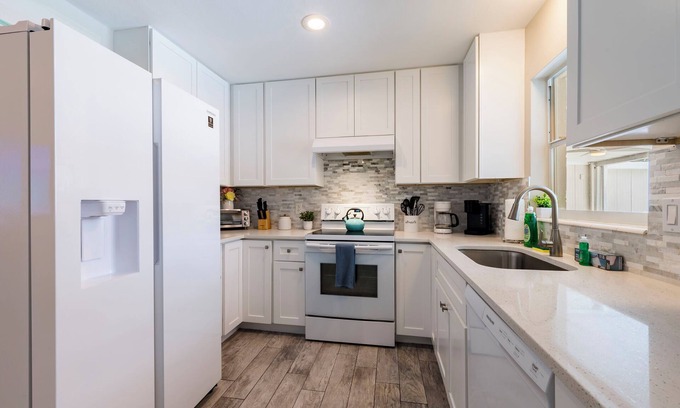 Bayshore Gardens House | Gorgeous 4-bedroom Pool House in Bradenton with WiFi and AC