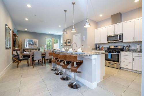 West Kissimmee House | Gorgeous 4 Suites DREAM Villa 5 min to Disney