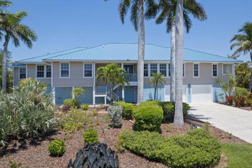 Gumbo Limbo House | Gorgeous 5 Bedroom Home with Heated Pool and Spa
