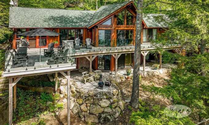 Port Carling Cottage | Gorgeous 6 bed 3 bath cottage on Lake Muskoka! West Exposure! Beach! Hot Tub!