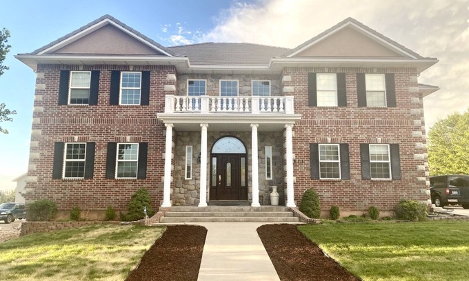 Cedar City House | Gorgeous 8-Bedroom Mansion with Private Pool in Cedar City