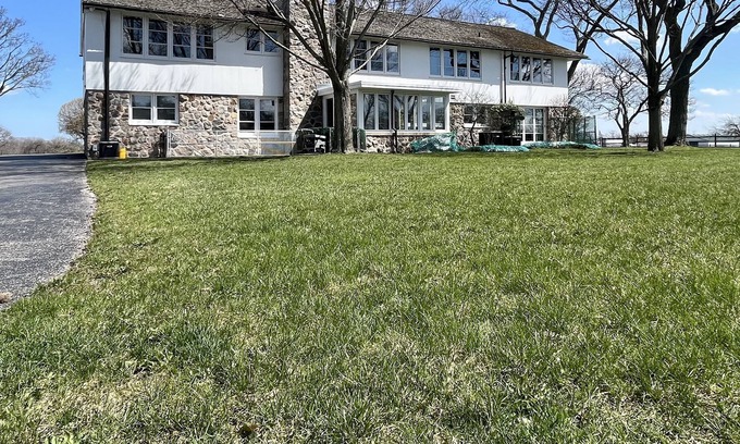 Russell House | GORGEOUS 84 ACRE, 8 BEDROOM, 7 BATHROOM ESTATE WITH PRIVATE POOL!