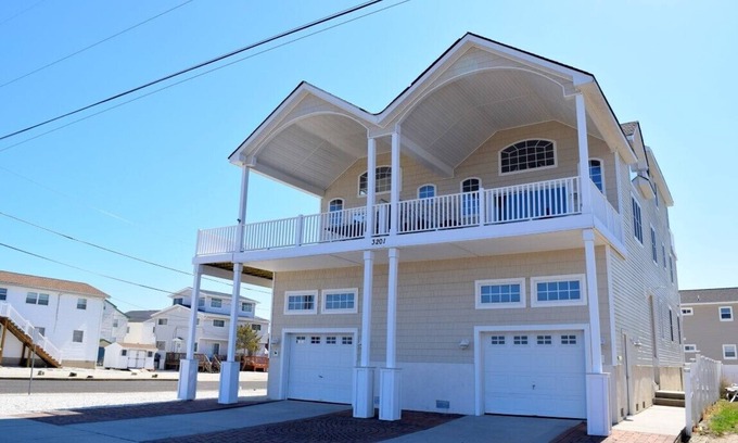 Sea Isle City House | Gorgeous and with Fabulous Views! Heart of Sea Isle!