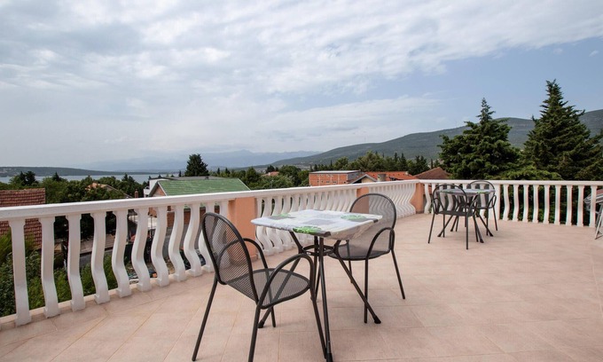 Gornji Karin Apartment | Gorgeous apartment in Gornji Karin