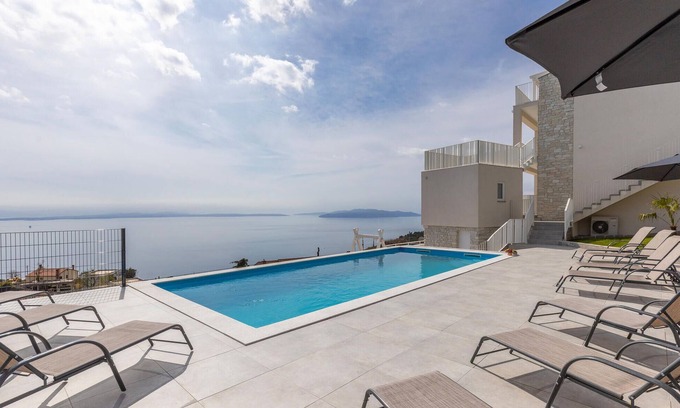 Bregi Apartment | Gorgeous apartment in Bregi with sauna