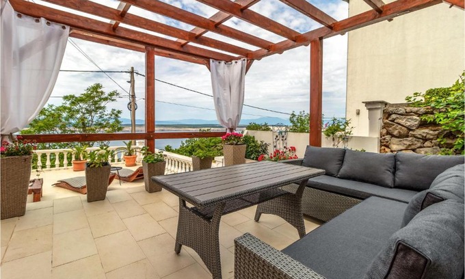 Klanfari Apartment | Gorgeous Apartment In Dramalj