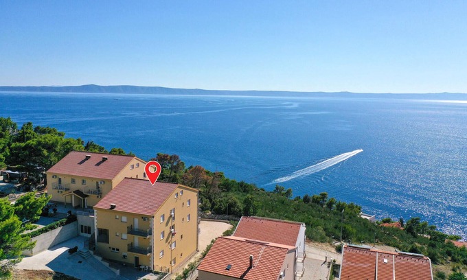 Bratus Apartment | Gorgeous apartment in Krvavica