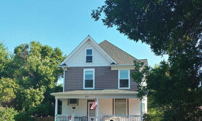 Great Falls Apartment | Gorgeous Apartment with Chefs Kitchen!