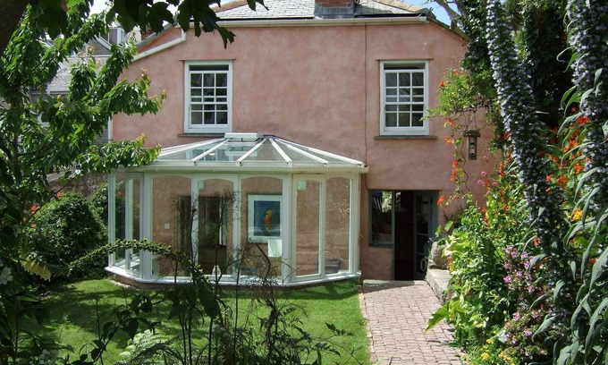St Ives Cottage | Gorgeous artist's cottage with secluded garden and sea views from all rooms.