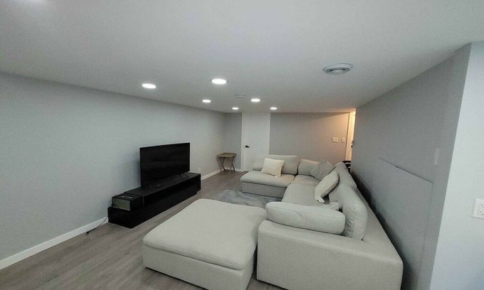 Calgary House | Gorgeous Basement Apartment