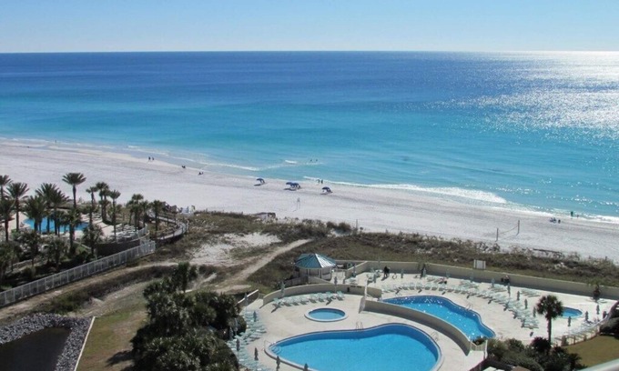 St. Tropez Condo | GORGEOUS BEACHFRONT VIEWS! FREE BEACH SET UP, PRIVATE BEACH, POOL, SPA, AND GYM