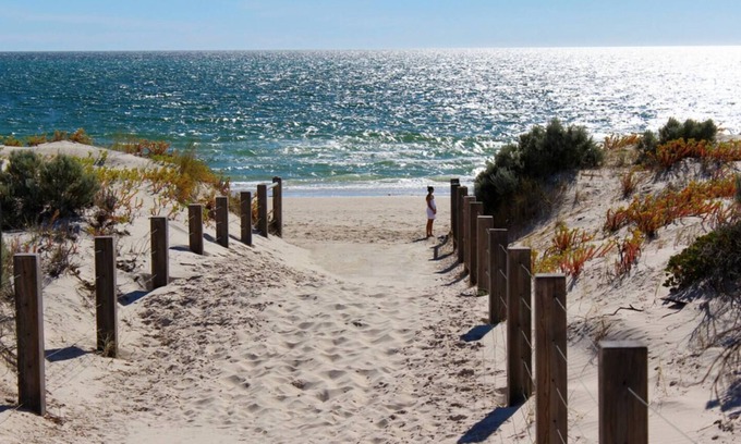 West Beach House | Gorgeous Beachside Bungalow in West Beach (Pet Friendly!)