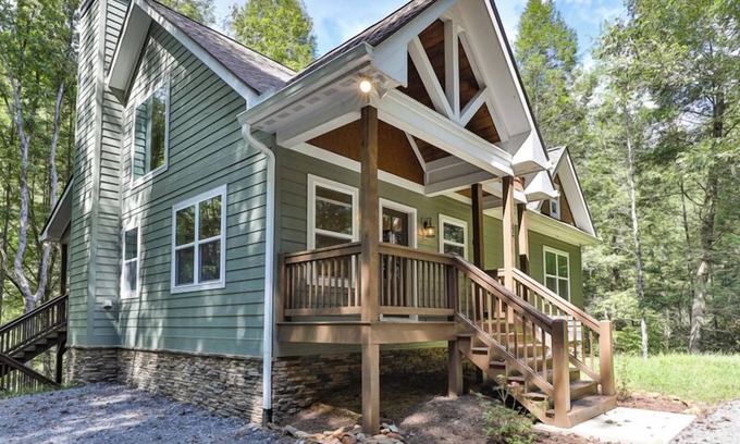 Ellijay Cabin | Gorgeous Brand New Cottage on Trout Stream