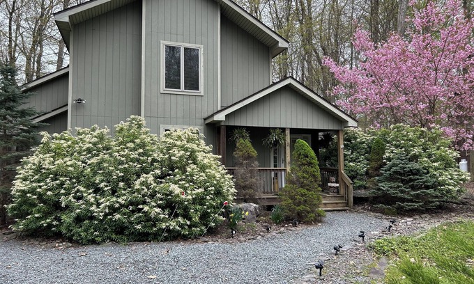Locust Lake Village Ski Chalet | Gorgeous Chic Mountain home in beautiful Pocono Lake with WiFi, AC, and hot tub