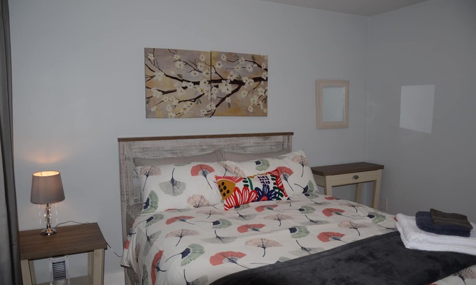 Historic Old Town House | Gorgeous cottage home of Niagara-on-the-Lake