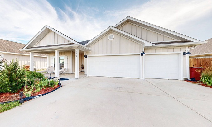 Gulf Breeze House | Gorgeous coastal home w/plenty of space, close to everything - dog friendly