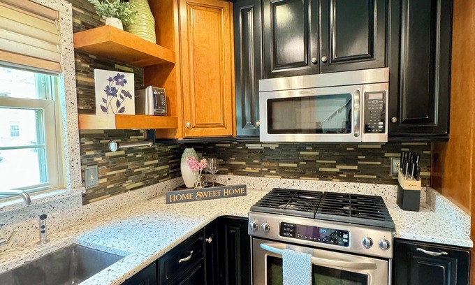 Hoover House | Gorgeous & Conveniently Located Townhome by Hoover/Vestavia 15 mins to downtown