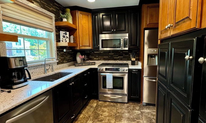 Hoover House | Gorgeous & Conveniently Located Townhome - Hoover/Vestavia - UAB - Met
