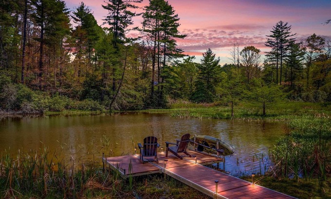 Cashiers Cottage | Gorgeous Cottage on Private Lake - Walk to Town