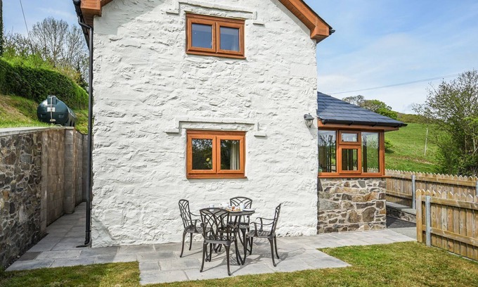 Meifod Cottage | Gorgeous cottage retreat for two or three in the village of Meifod, north west of Welshpool with bun