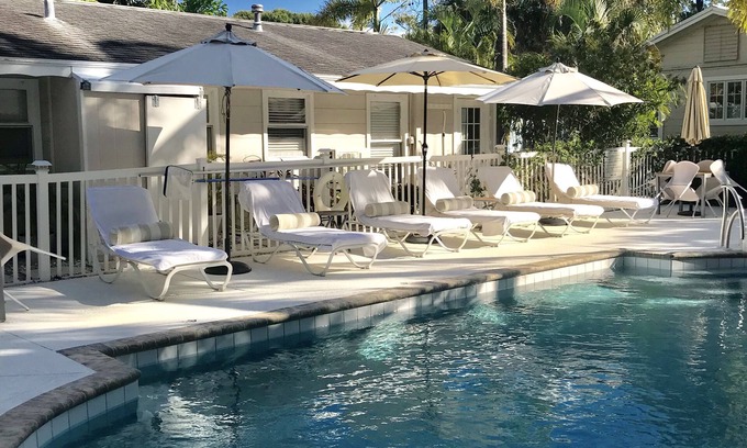 Siesta Key Cottage | Gorgeous Cottage Steps From Beach Access - Heated Pool
