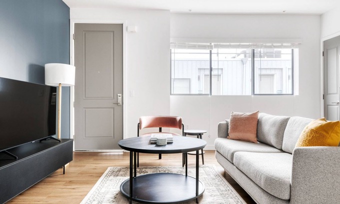 Palms Apartment | Gorgeous Culver City 1BR w/Roof Lounge & Gym, nr 405, by Blueground