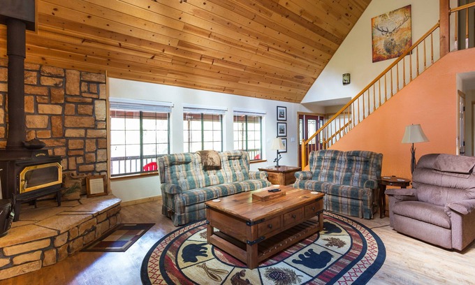 Arnold Ski Chalet | Gorgeous Deer Run Chalet (includes neighborhood lake access)
